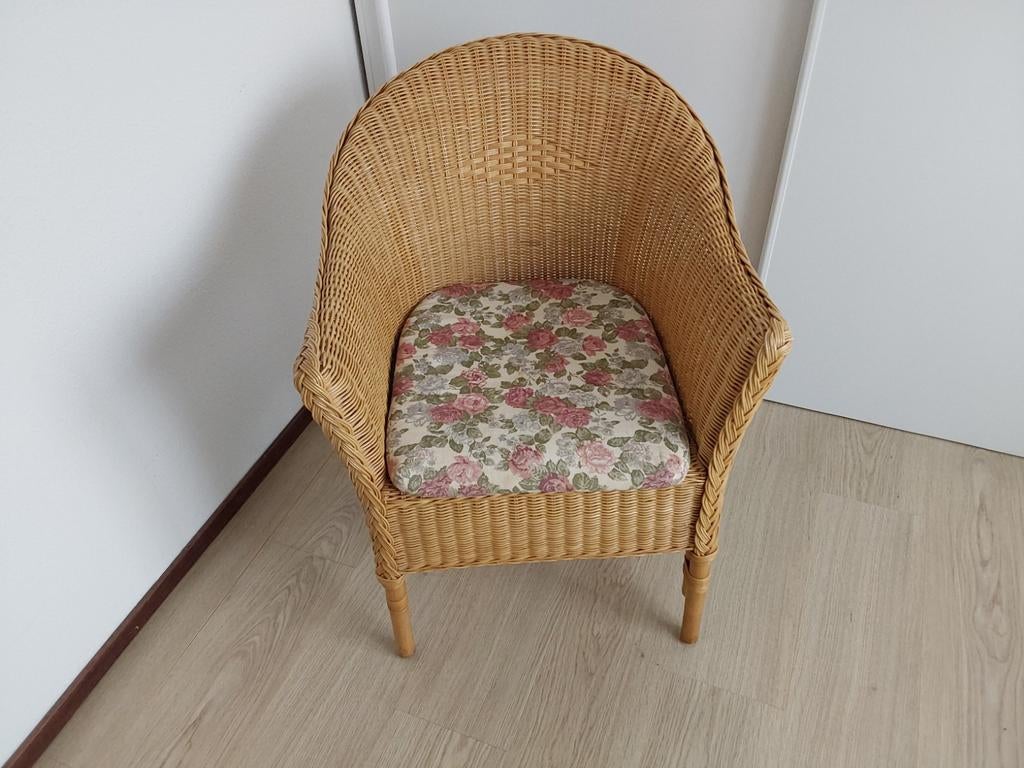Rotan stoel met bloemenkussen, Gebruikt, Overige kleuren, Eén, Vintage, Landelijk