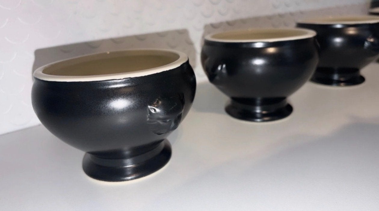 Set van 4 zwarte soepkommen met leeuwenkop, Gebruikt, Ophalen of Verzenden, Kom(men), Klassiek