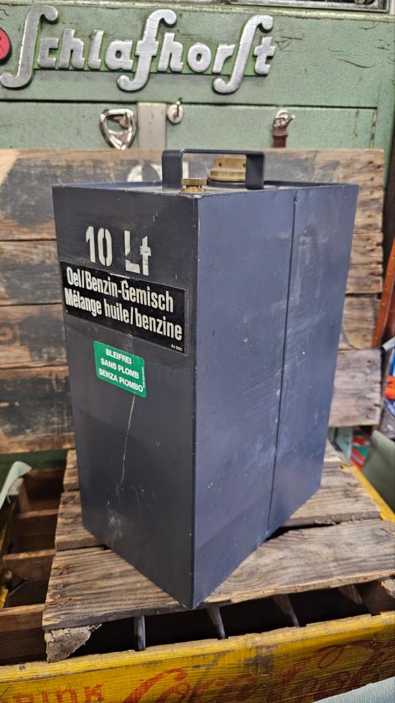 Zwitsers jerrycan 10 liter, Verzamelen, Militaria | Algemeen, Landmacht, Nederland, Ophalen of Verzenden
