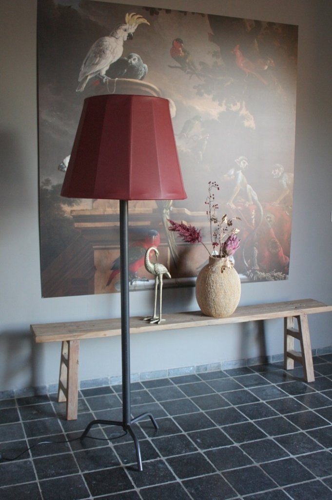 Sfeervolle vloerlamp Emma Jess Design metaal leer donkerrood, Huis en Inrichting, Ophalen, E27 (groot), Zo goed als nieuw, Natuurlijk materiaal