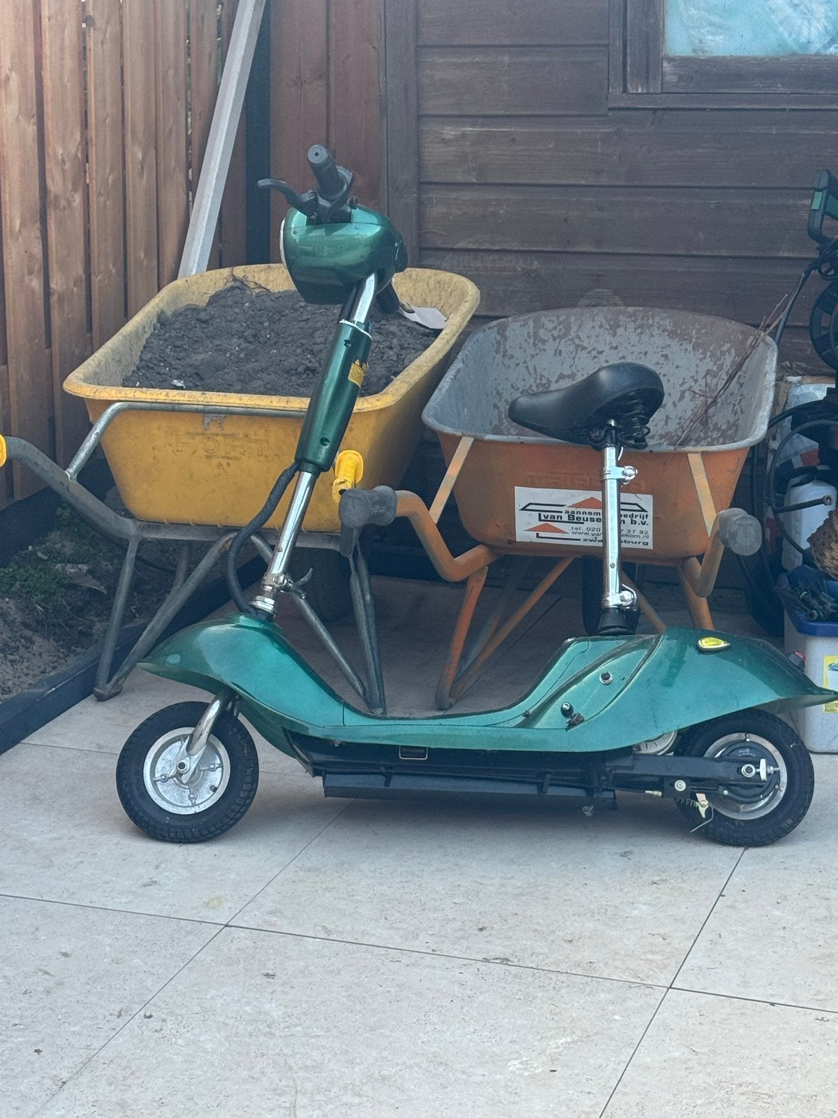 Groene elektrische step met zadel - Gebruikt, Ophalen of Verzenden, Gebruikt, Elektrische step (E-scooter)