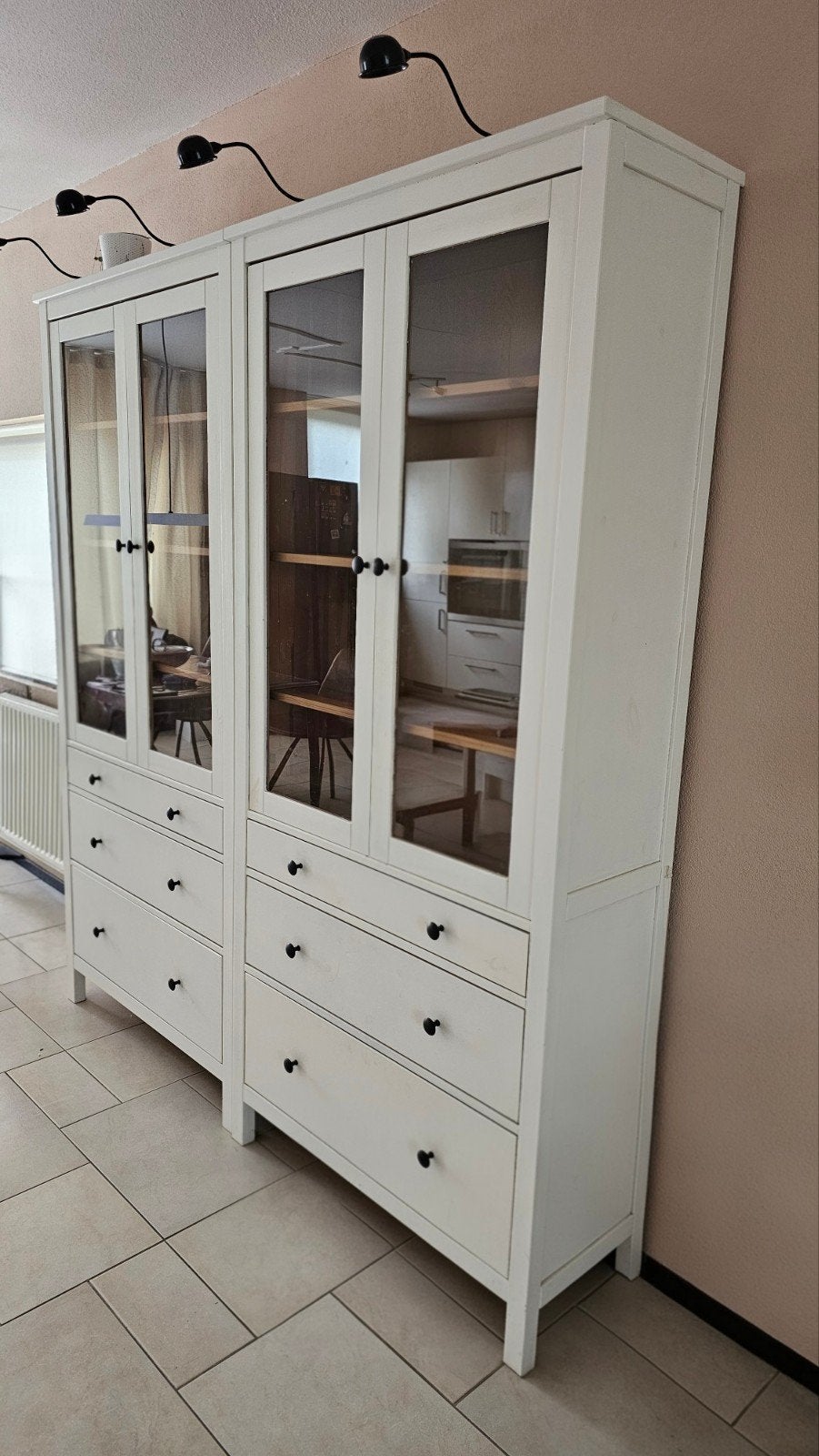 Ikea HEMNES
Vitrinekast met 3 lades, Huis en Inrichting, Met deur(en), Zo goed als nieuw, 150 tot 200 cm, 25 tot 50 cm