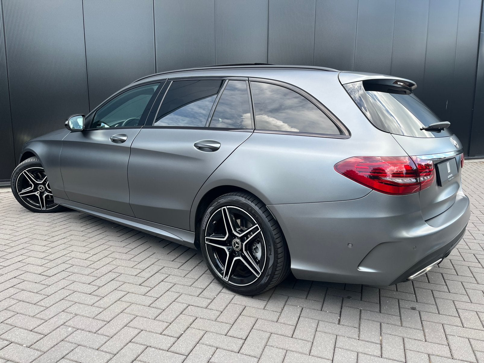 Foto 3 van Mercedes-Benz C-Klasse Estate 200 AMG MAGNO PANO VIRTUAL BUR