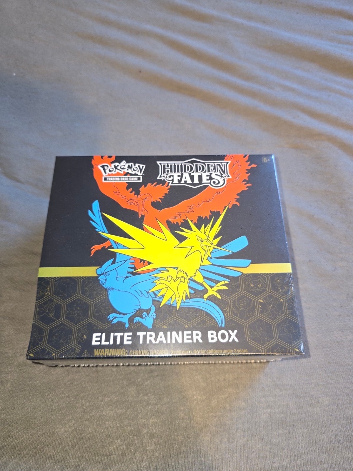 Pokémon Hidden Fates Elite Trainer Box | Sealed, Hobby en Vrije tijd, Verzamelkaartspellen | Pokémon, Ophalen of Verzenden, Nieuw