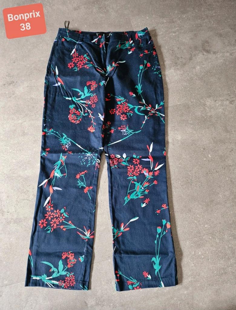Bonprix bloemenprint broek maat 38, Maat 38/40 (M), Bonprix, Blauw, Ophalen of Verzenden