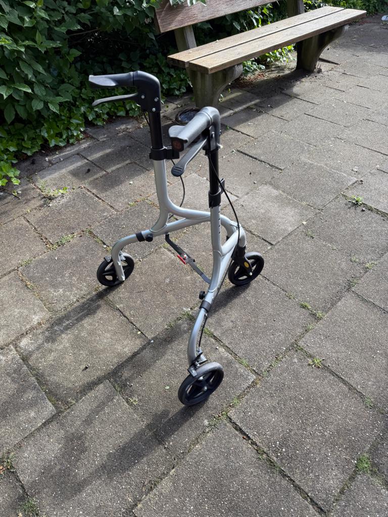 Rollator met 3 wielen, Diversen, Ophalen, Opvouwbaar, Zo goed als nieuw