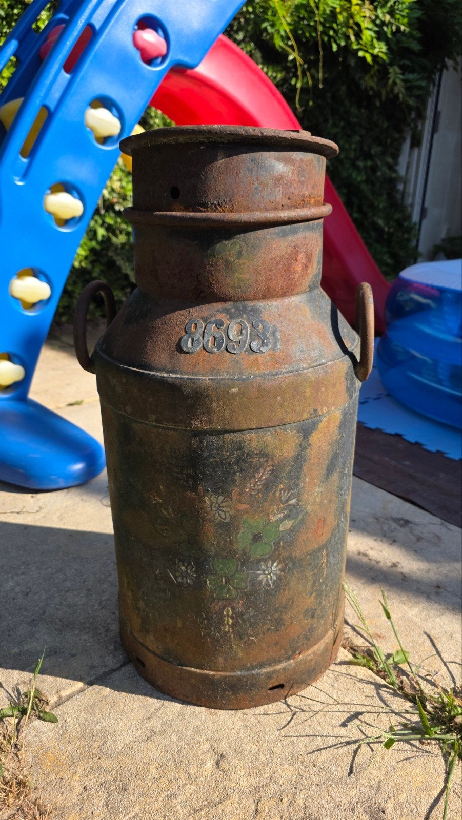 2x Antieke roestige melkbus met nummer 8693, Ophalen