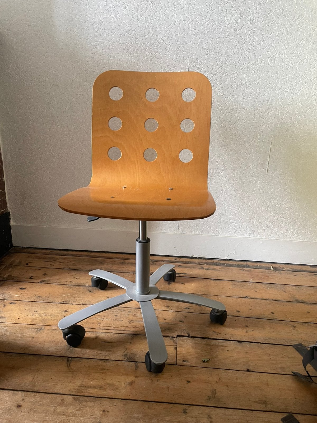 Gratis houten bureaustoel IKEA JULES, Ophalen of Verzenden, Zo goed als nieuw, Bruin, Bureaustoel