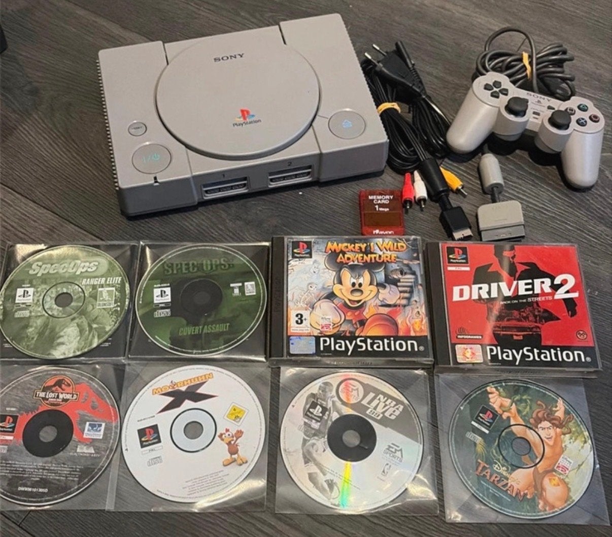 PlayStation 1 met 6 games en optionele extra controller, Spelcomputers en Games, Games | Sony PlayStation 1, Gebruikt, Overige genres