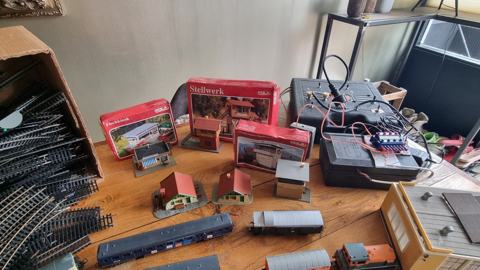 Grote collectie modeltreinen, rails, gebouwen en accessoires, Ophalen