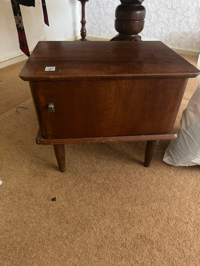 Vintage houten nachtkastje / retro opbergkastje op pootjes, Ophalen