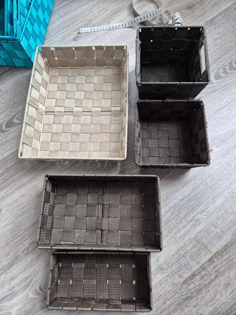 Set van 5 opbergmanden van kunststof in diverse maten, Kunststof, Gebruikt, Mand, Ophalen of Verzenden