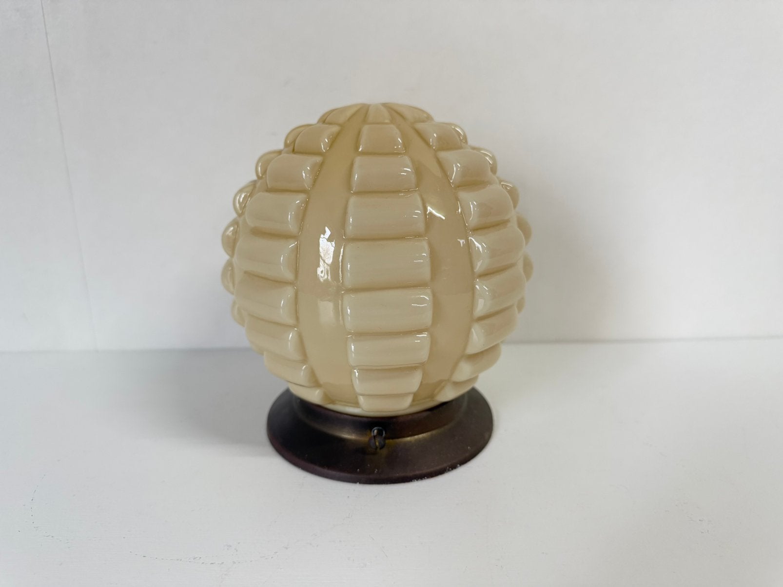 Crème antieke Art Deco geribbeld geblokt bol met luxe houder, Ophalen of Verzenden, Zo goed als nieuw, Glas