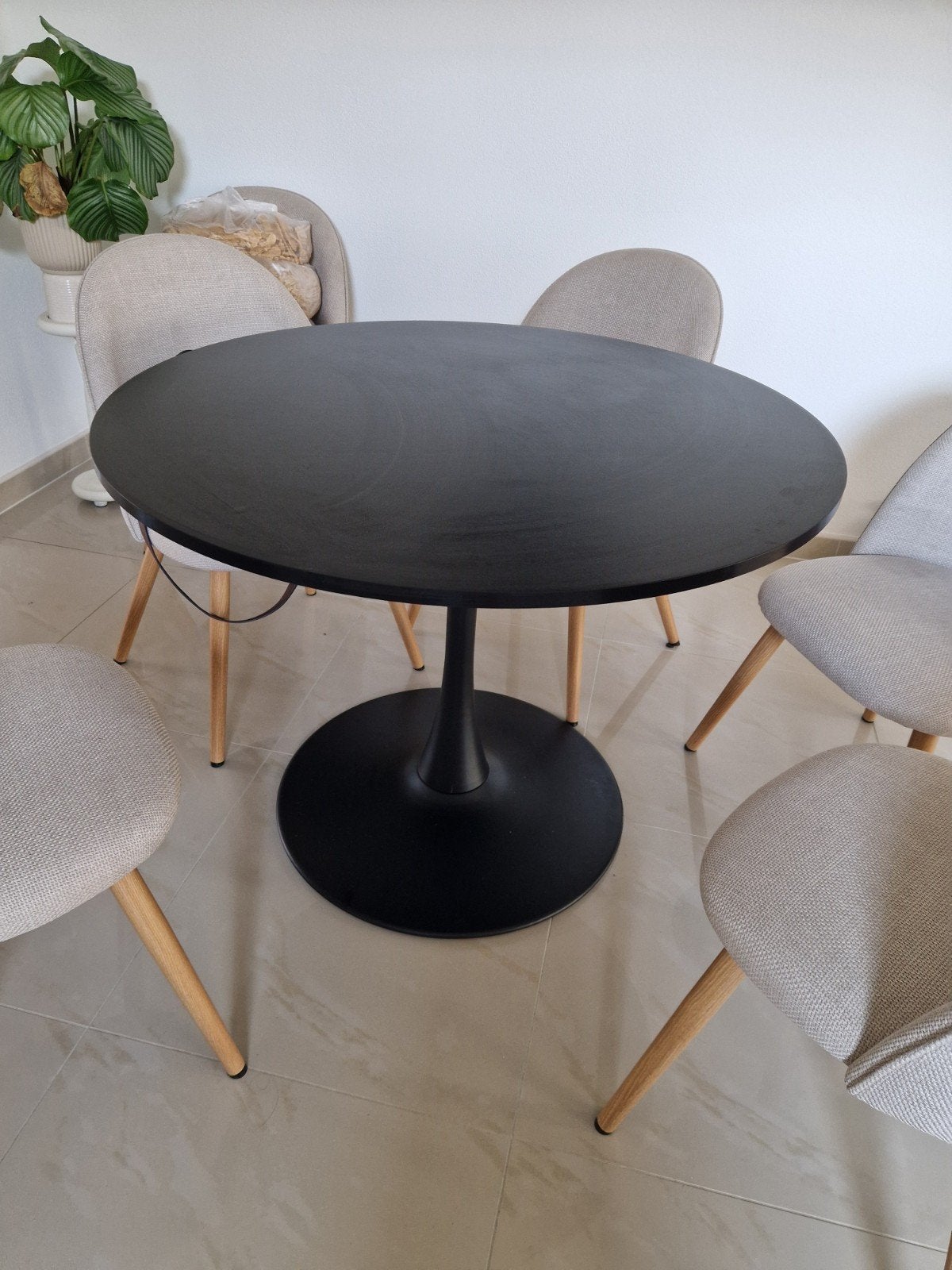 mooie ronde eettafel mag weg voor €100, Ophalen of Verzenden, Zo goed als nieuw