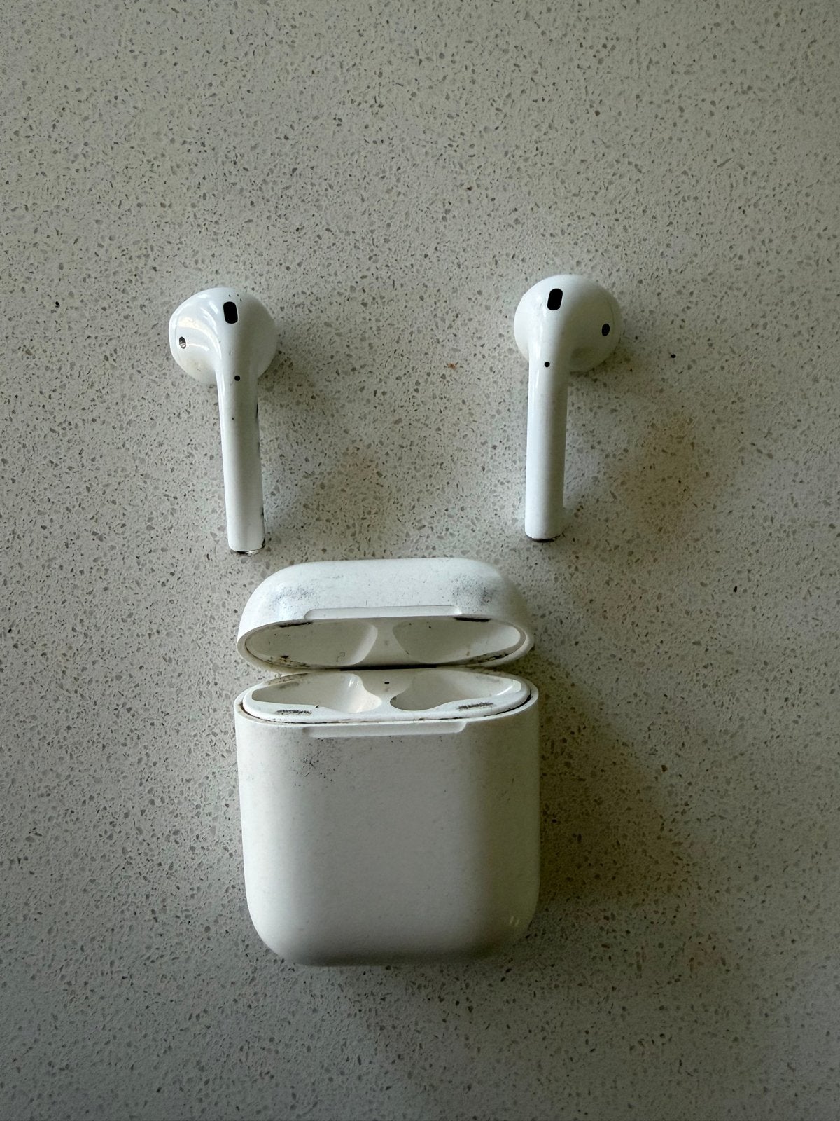 Apple AirPods 2e generatie met oplaadcase, Ophalen of Verzenden, Gebruikt, Draadloos