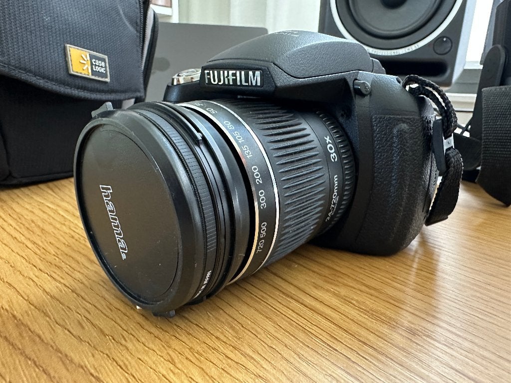 Fujifilm FinePix HS10 camera – 30x zoom en Case Logic-tas, Audio, Tv en Foto, Fotocamera's Digitaal, Ophalen, Gebruikt, 10 megapixels
