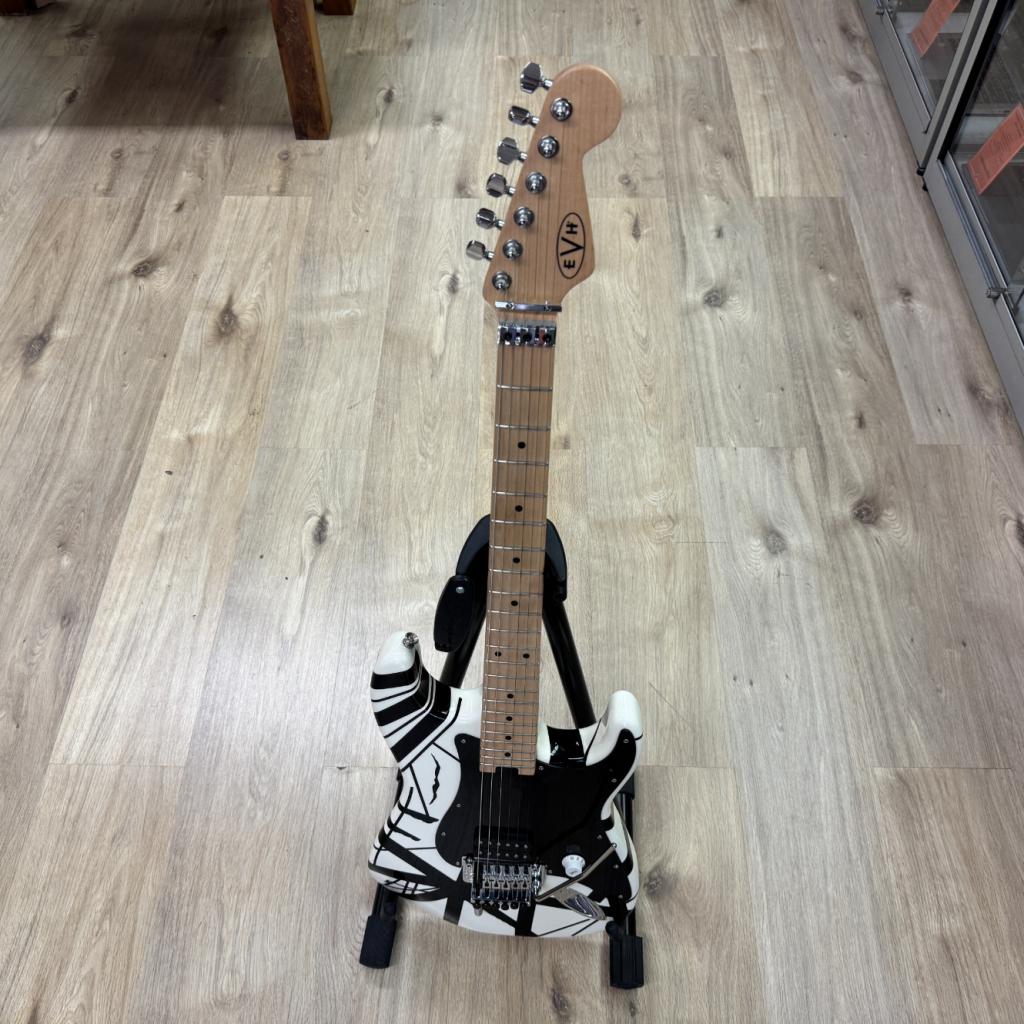 EVH Striped Series WBS Elektrische Gitaar | D-Tuna, Flex Ltd., Zo goed als nieuw, https://flex.com/contact-us, Nobelstraat 10, 5807 GA Oostrum LB, Limburg, Nederland
