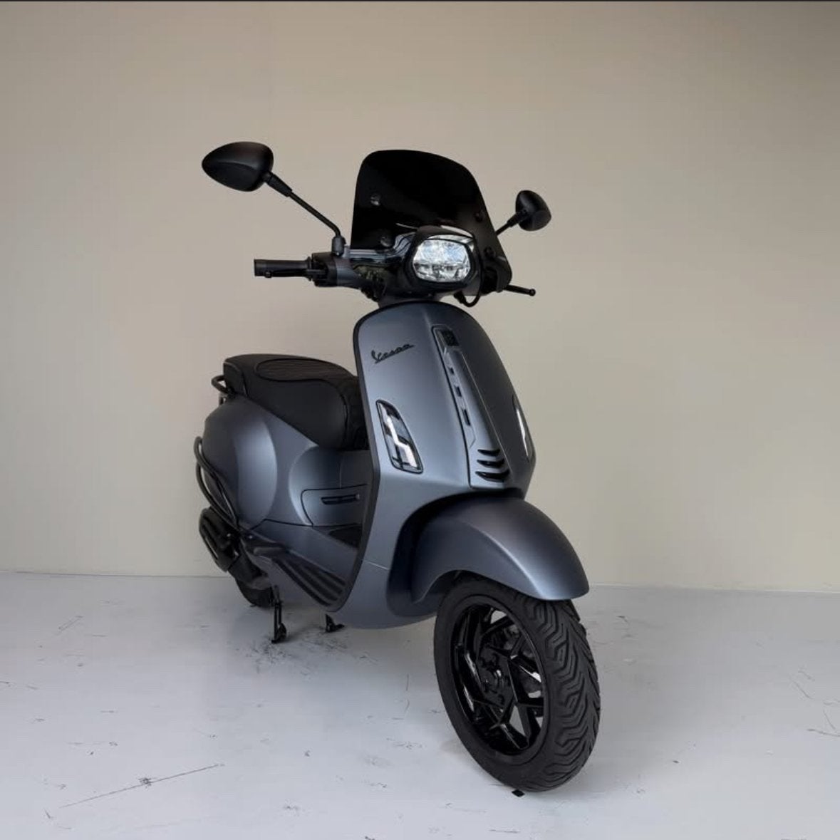 Vespa Sprint 50cc Matgrijs - Zo goed als nieuw, Fietsen en Brommers, Scooters | Vespa, Overige modellen, Verzenden, Maximaal 45 km/u