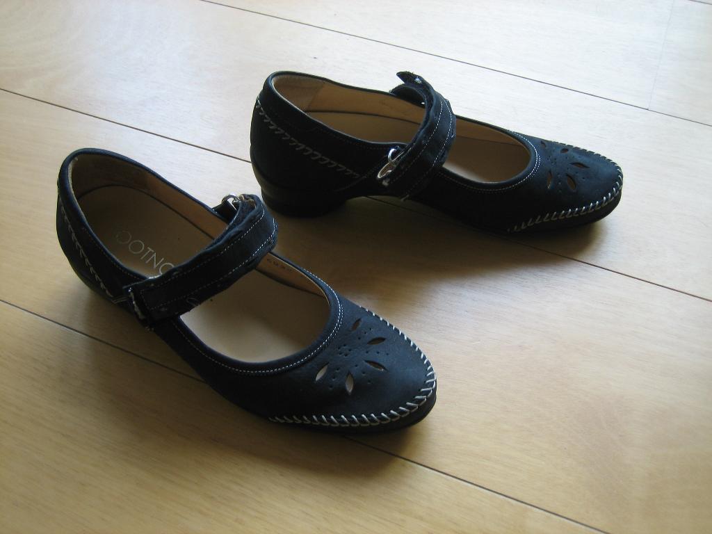 Nieuw! Comfortabele zwart leren schoen FOOTNOTES 38 snazzeys, Kleding | Dames, Schoenen, Schoenen met lage hakken, Verzenden, Zwart