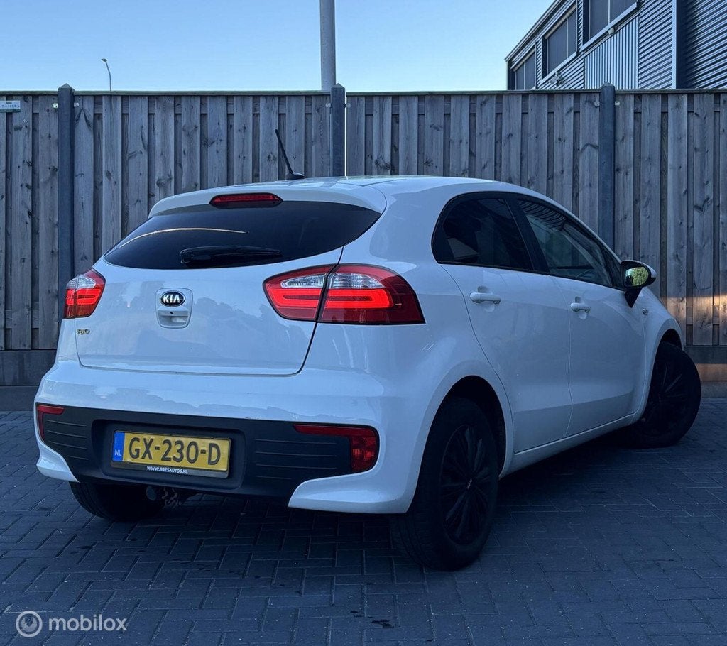 Kia Rio 1.2 CVVT DynamicLine/LED/CRUISE/NAP/BLUETOOTH/NAVI/, Auto's, 1027 kg, Euro 6, Wit, Origineel Nederlands