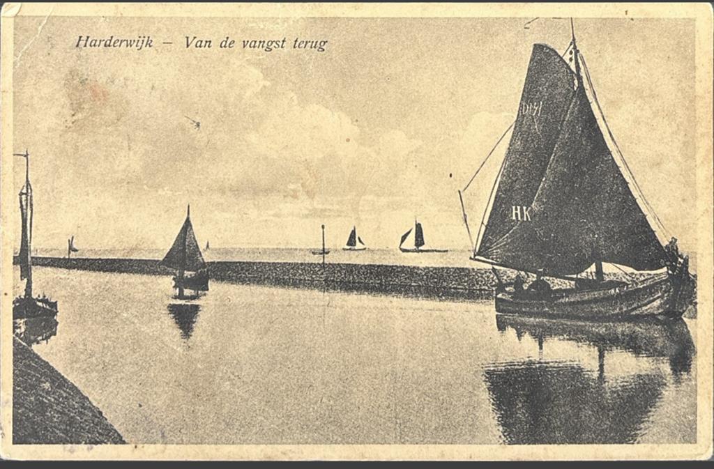 Harderwijk, van de vangst terug met oude zeilboten, Ophalen of Verzenden, 1920 tot 1940, Gelopen, Gelderland