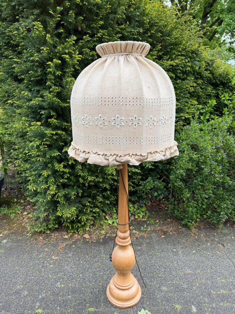 Schemerlamp, eiken voet, Ophalen
