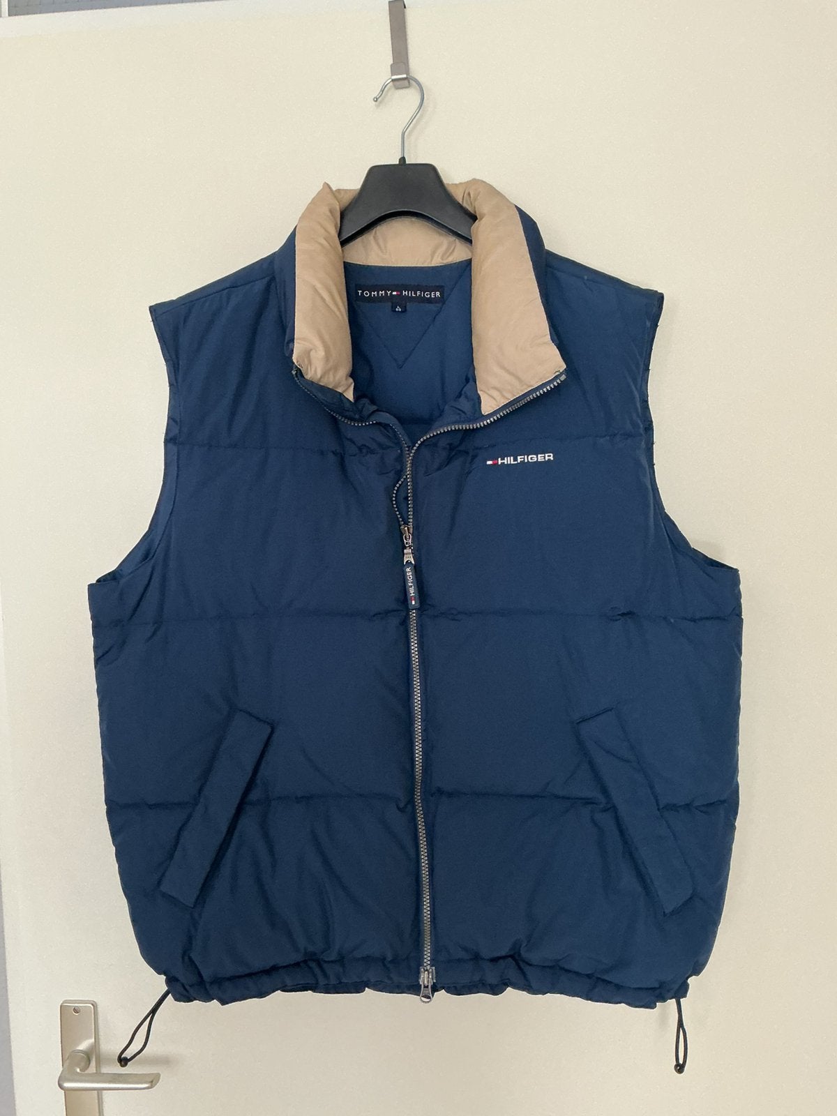 Tommy Hilfiger bodywarmer blauw mt L, Kleding | Heren, Ophalen, Zo goed als nieuw, Maat 52/54 (L), Blauw