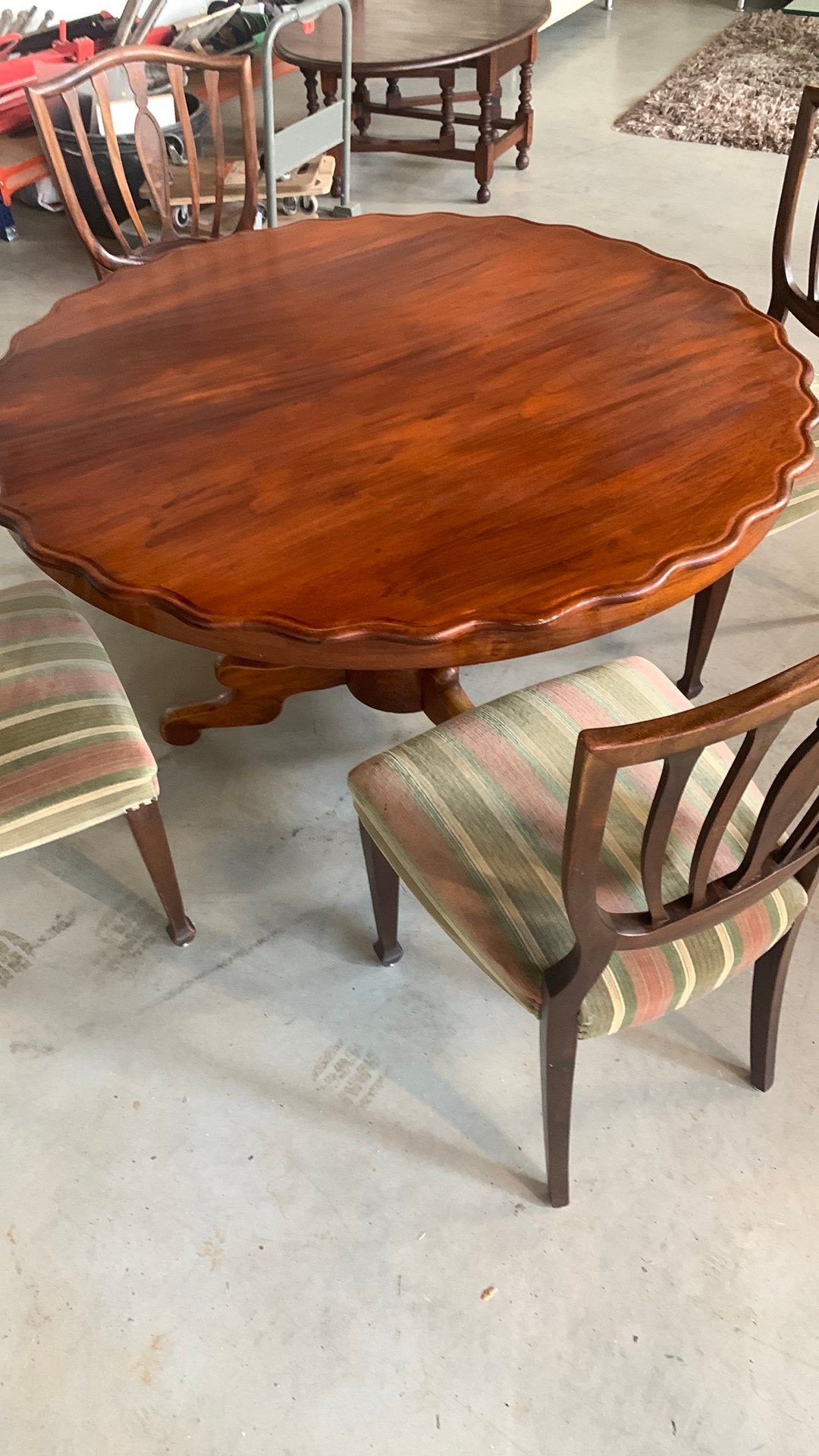Eethoek mahonie ronde tafel + 4 stoelen vintage, Huis en Inrichting, Complete eetkamers, Ophalen, Gebruikt, 4 tot 6 stoelen