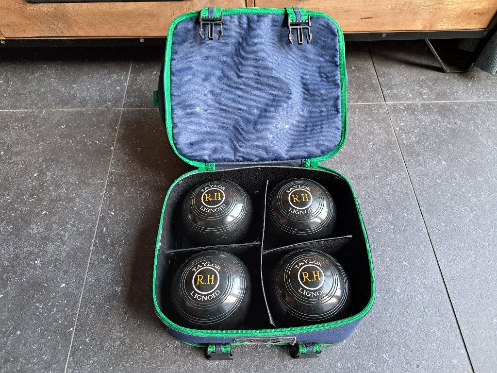 4x Taylor Lignoid R.H Lawn Bowls Size 5 met tas, Ophalen of Verzenden, Gebruikt, Bal
