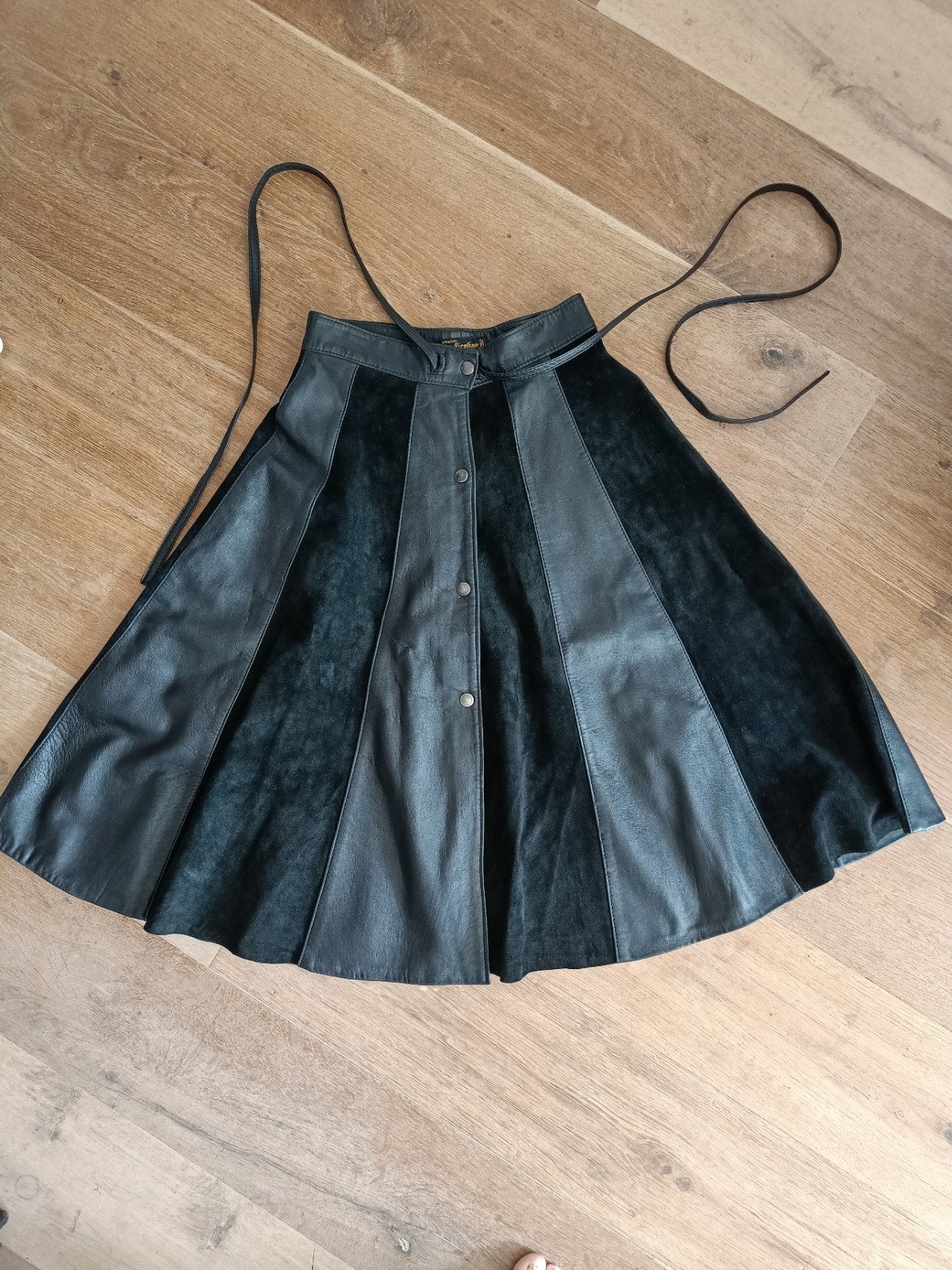 Vintage Leren Rok Zwart Maat XS - Nicotine Paris, Kleding | Dames, Nicotine Paris, Zwart, Ophalen of Verzenden, Knielengte
