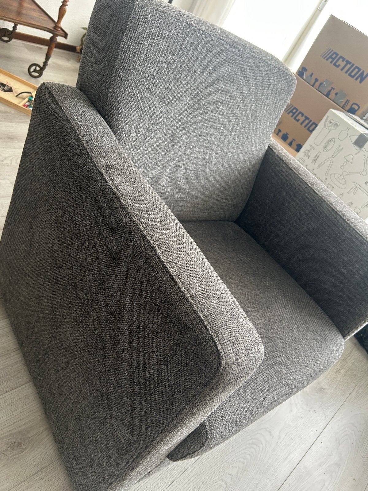 Zo goed als nieuwe grijze fauteuil nauwelijks op gezeten!