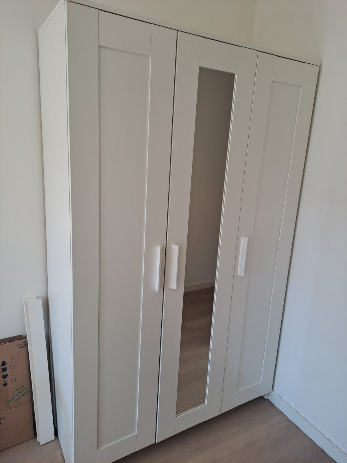 IKEA BRIMNES Kledingkast met 3 deuren, wit, 117x50x190 cm, Ophalen, Met deur(en), Zo goed als nieuw, 150 tot 200 cm