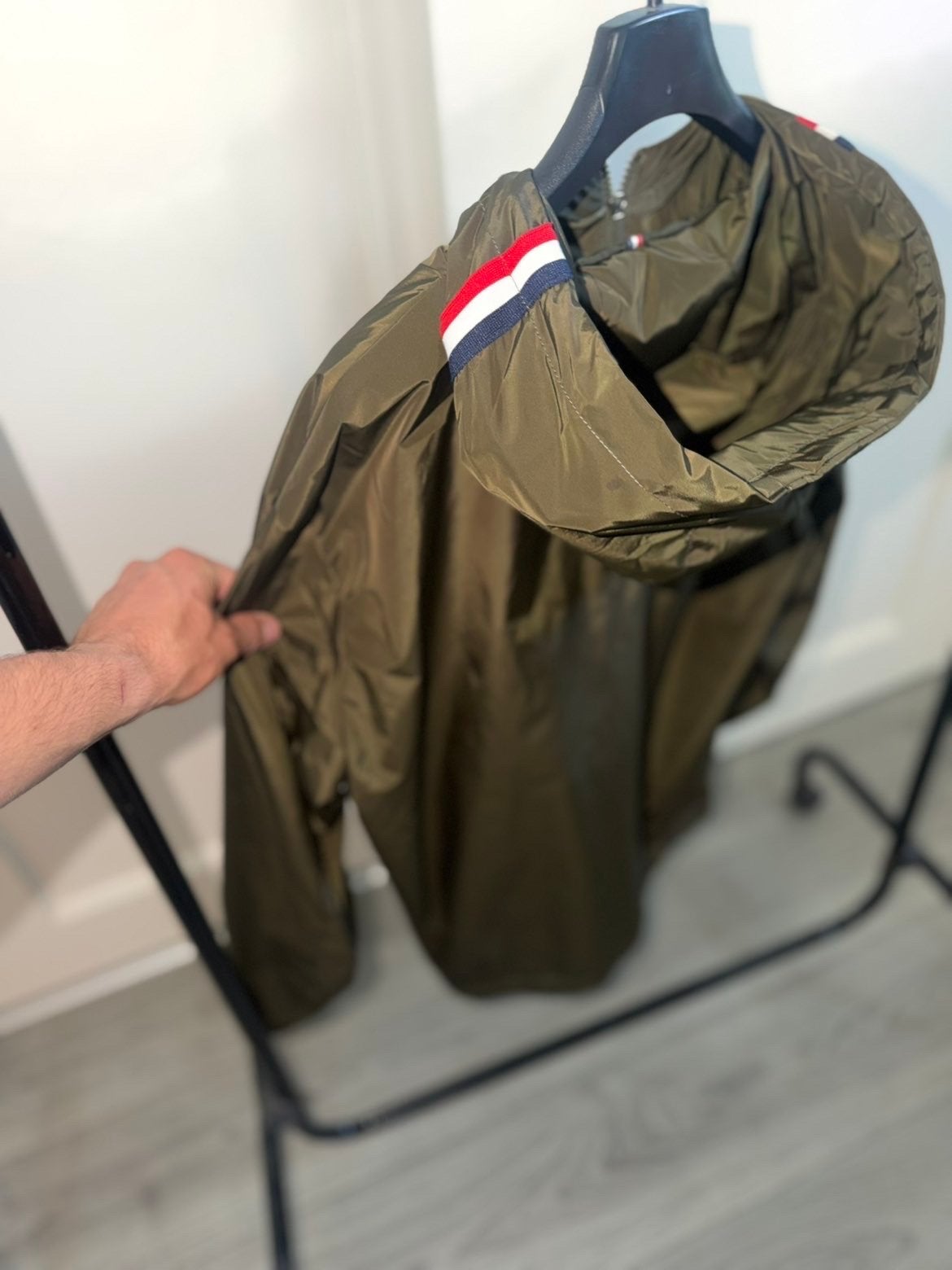 Moncler Zomerjas groen khaki - XS/ M, Kleding | Heren, Jassen | Zomer, Ophalen of Verzenden, Nieuw, Maat 48/50 (M), Groen