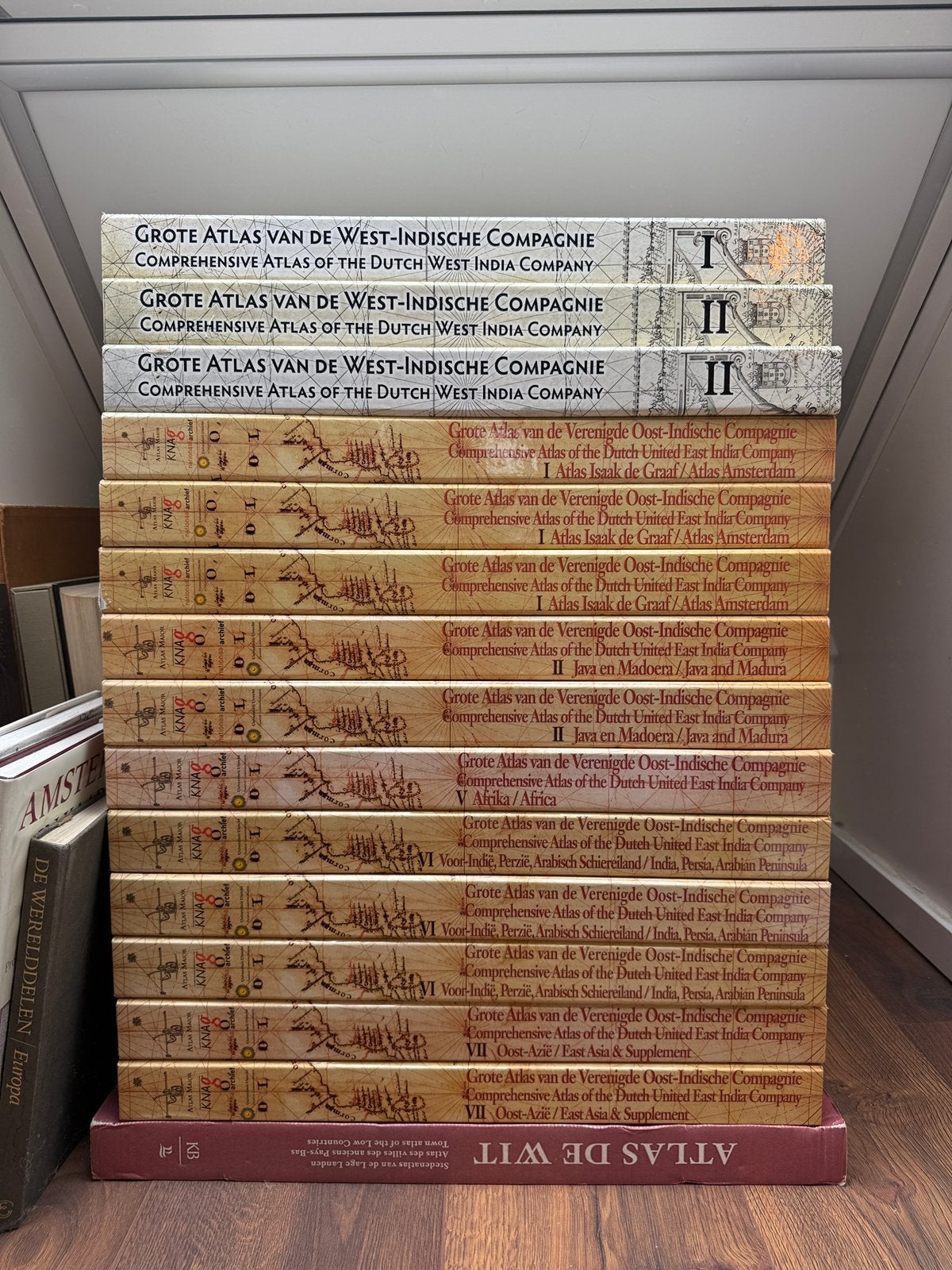 15 stuks Grote Atlas Oost/West-Indische Compagnie, de Wit, Boeken, Gelezen, Overige atlassen, Ophalen of Verzenden, 1800 tot 2000