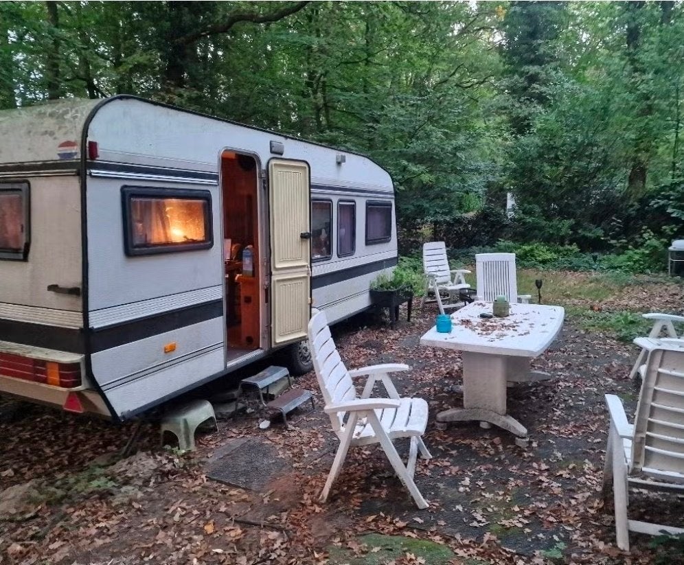 Hobby Prestige caravan – 4 slaapplaatsen – leuke kluscaravan, Rondzit, Hobby, Particulier, 6 tot 7 meter