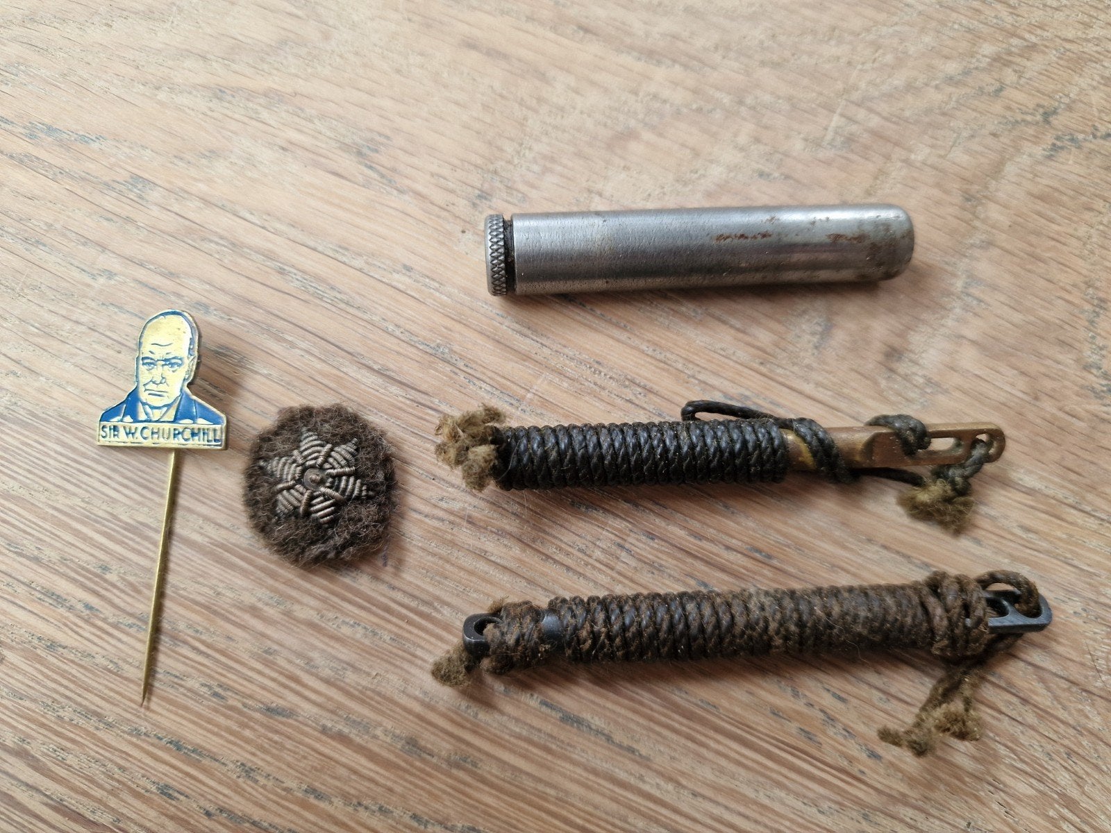 M1 karabijn Nederlands 1940 speldje ww2, Verzamelen, Ophalen of Verzenden, Nederland, Embleem of Badge