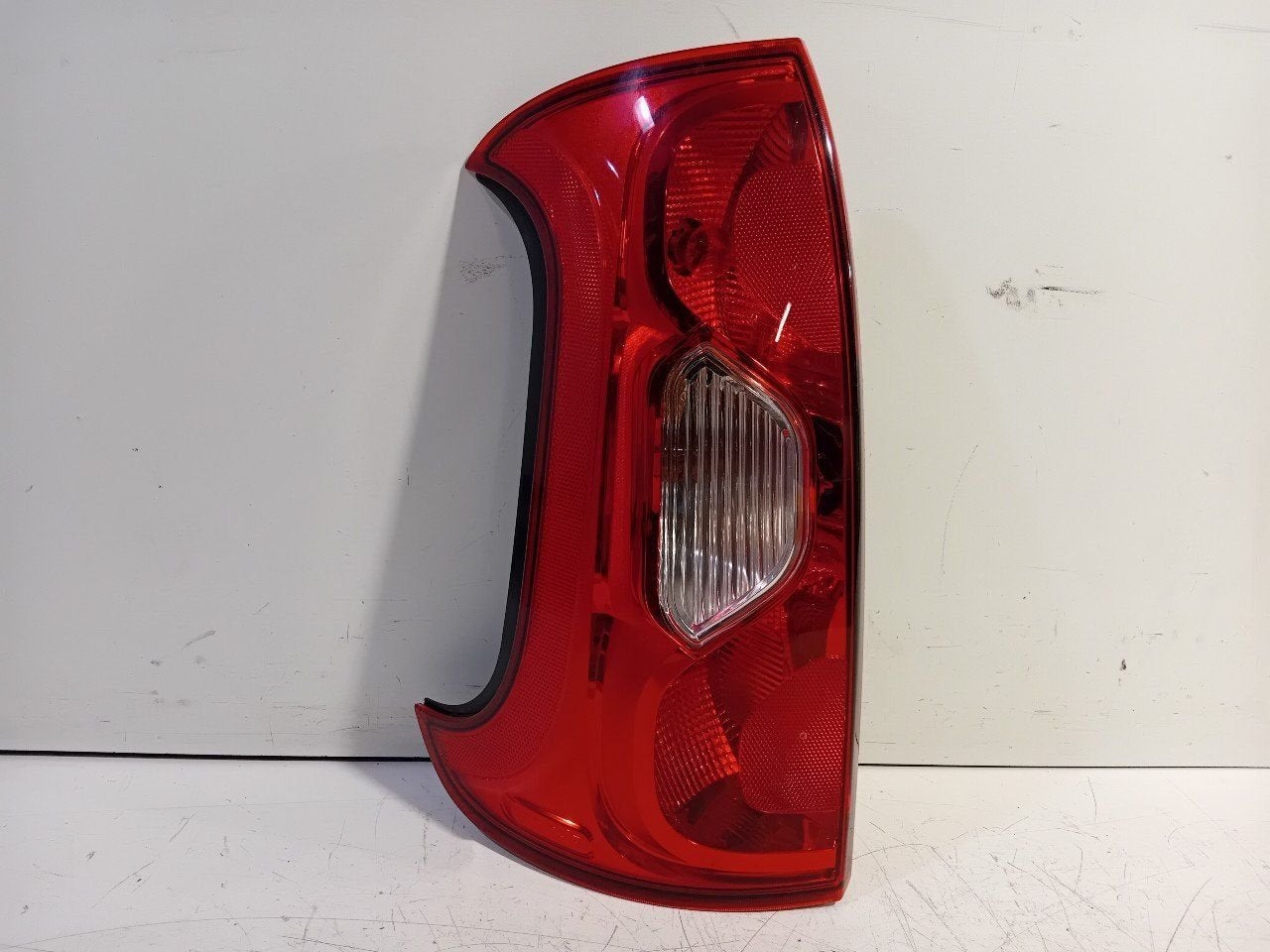 Achterlicht links buiten Fiat Panda, Auto-onderdelen, Onderdelen@venauto.nl, Van der Ven Autorecycling B.V., Gebruikt, Ettenseweg 76, 4706 PB Roosendaal, The Netherlands