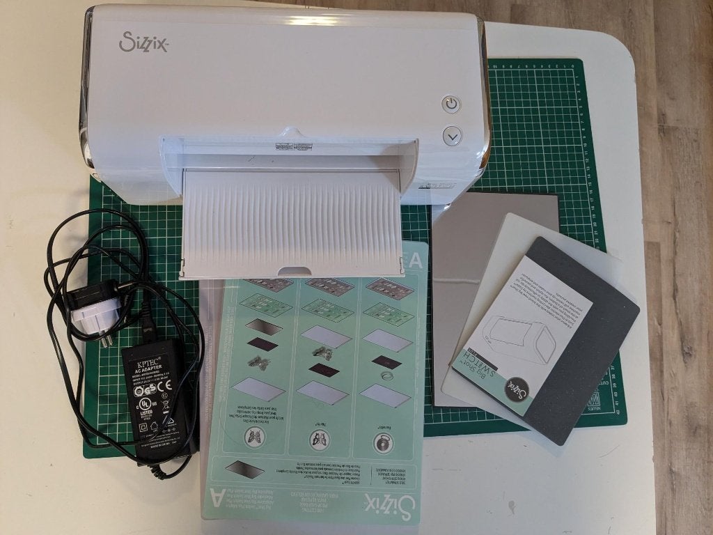 Sizzix Big Shot Switch Plus met ongeveer 300 snijmallen, Ophalen of Verzenden, Zo goed als nieuw, Overige thema's, Pons of Mal