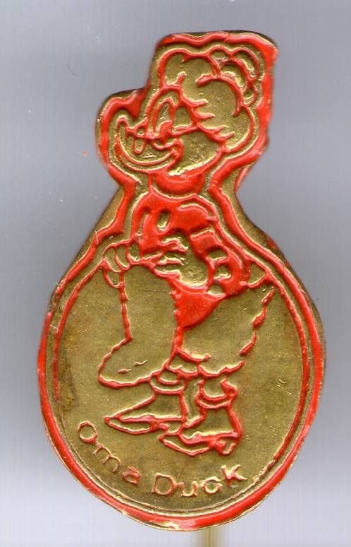 Oma Duck rood op koper stripfiguurtje speldje ( R_116), Verzamelen, Verzenden, Nieuw, Figuurtje, Speldje of Pin