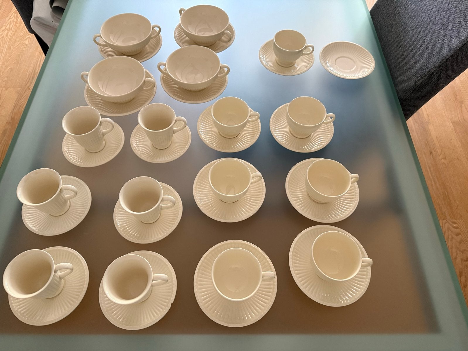 Wedgwood EDME Koffie/Thee Kopjes en Schotels+ 4x soepkommen, Ophalen