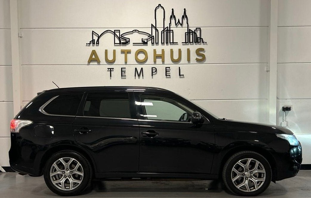 Mitsubishi Outlander 2.0 PHEV Instyle Nap Airco Pano Cruise, Beige, 4 cilinders, Bi-Xenon koplampen, Zwart
