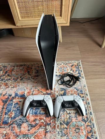 Defecte Sony PlayStation 5 Disc Edition met 2 controllers, Spelcomputers en Games, Games | Sony PlayStation 5, 2 spelers, Ophalen