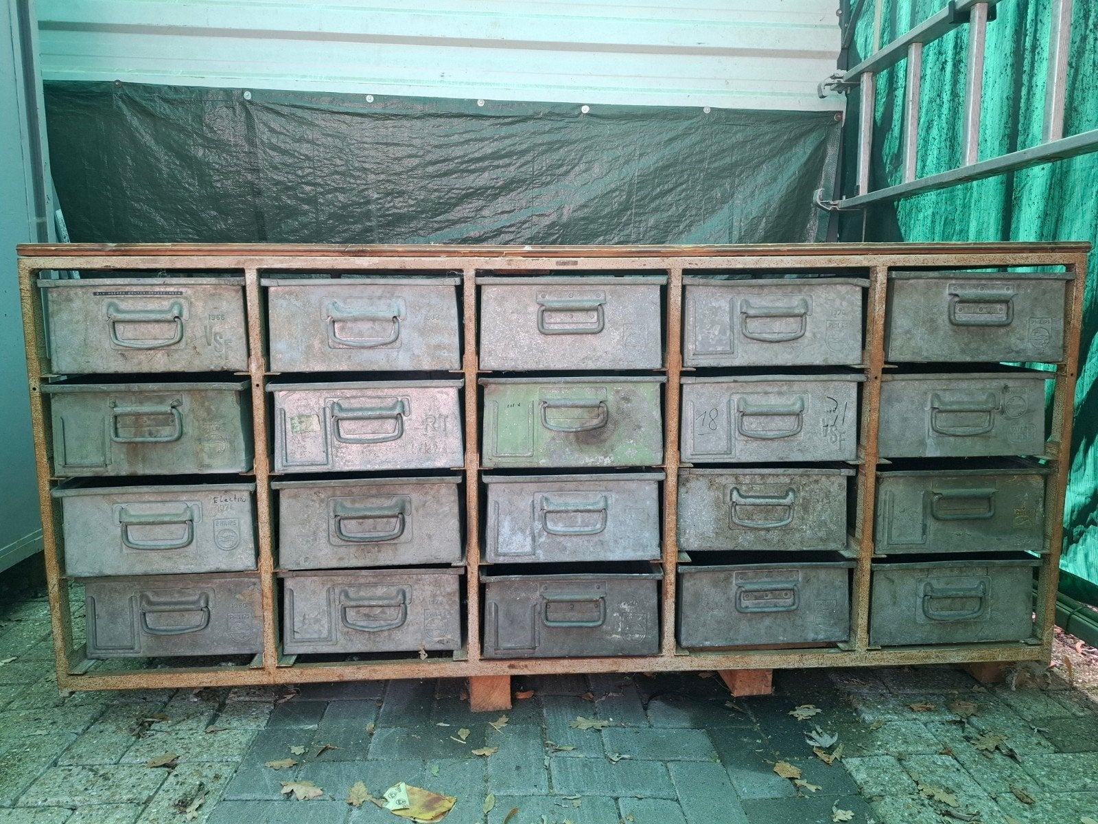 Vintage industriële ladekast met metalen bakken, Ophalen