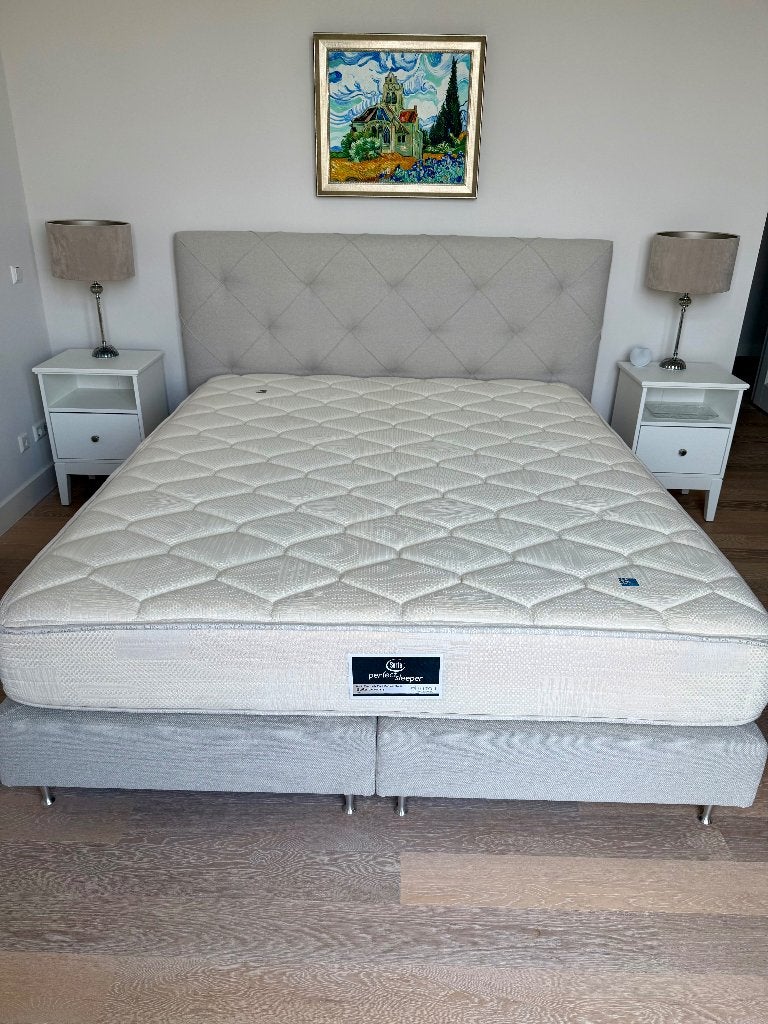 Serta Magnifique Boxspring + Serta Perfect Sleeper Mattress, Ophalen, Beige, Tweepersoons, Zo goed als nieuw
