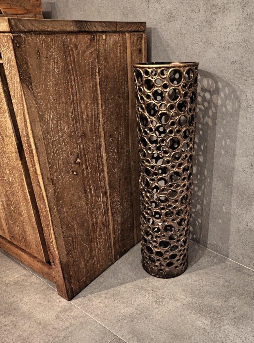 grote metalen vloer vaas / ornament 80cm, Geschikt voor buiten, Bruin, Ophalen of Verzenden, Zo goed als nieuw