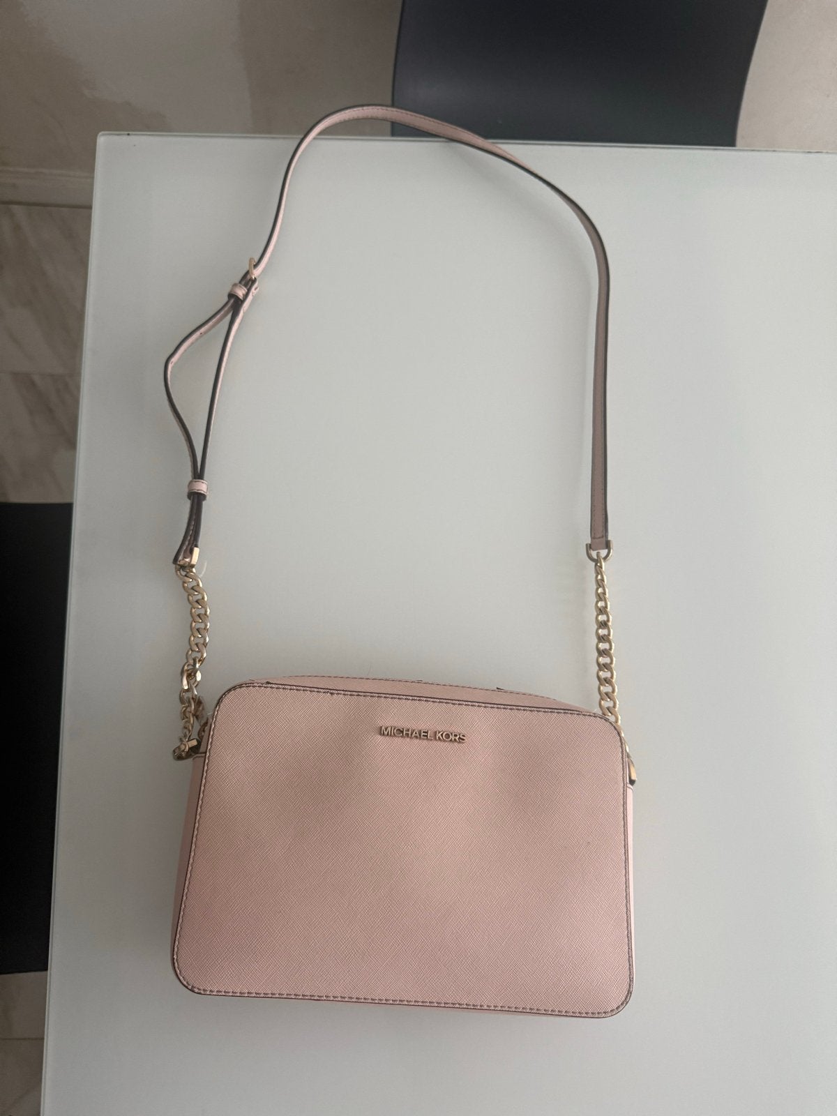 Michael Kors Schoudertasje - Roze met bon, Ophalen of Verzenden, Zo goed als nieuw, Roze, Schoudertasje