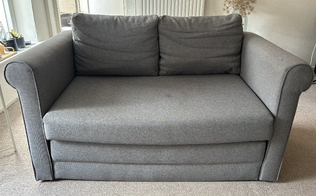 Grijs (slaap)bankje, Huis en Inrichting, Banken | Bankstellen, Gebruikt, Rechte bank, Tweepersoons, Minder dan 150 cm, 75 tot 100 cm