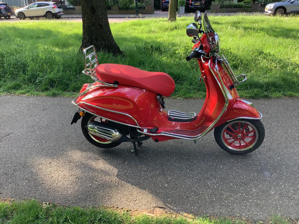 Vespa, Fietsen en Brommers, Ophalen of Verzenden, Zo goed als nieuw