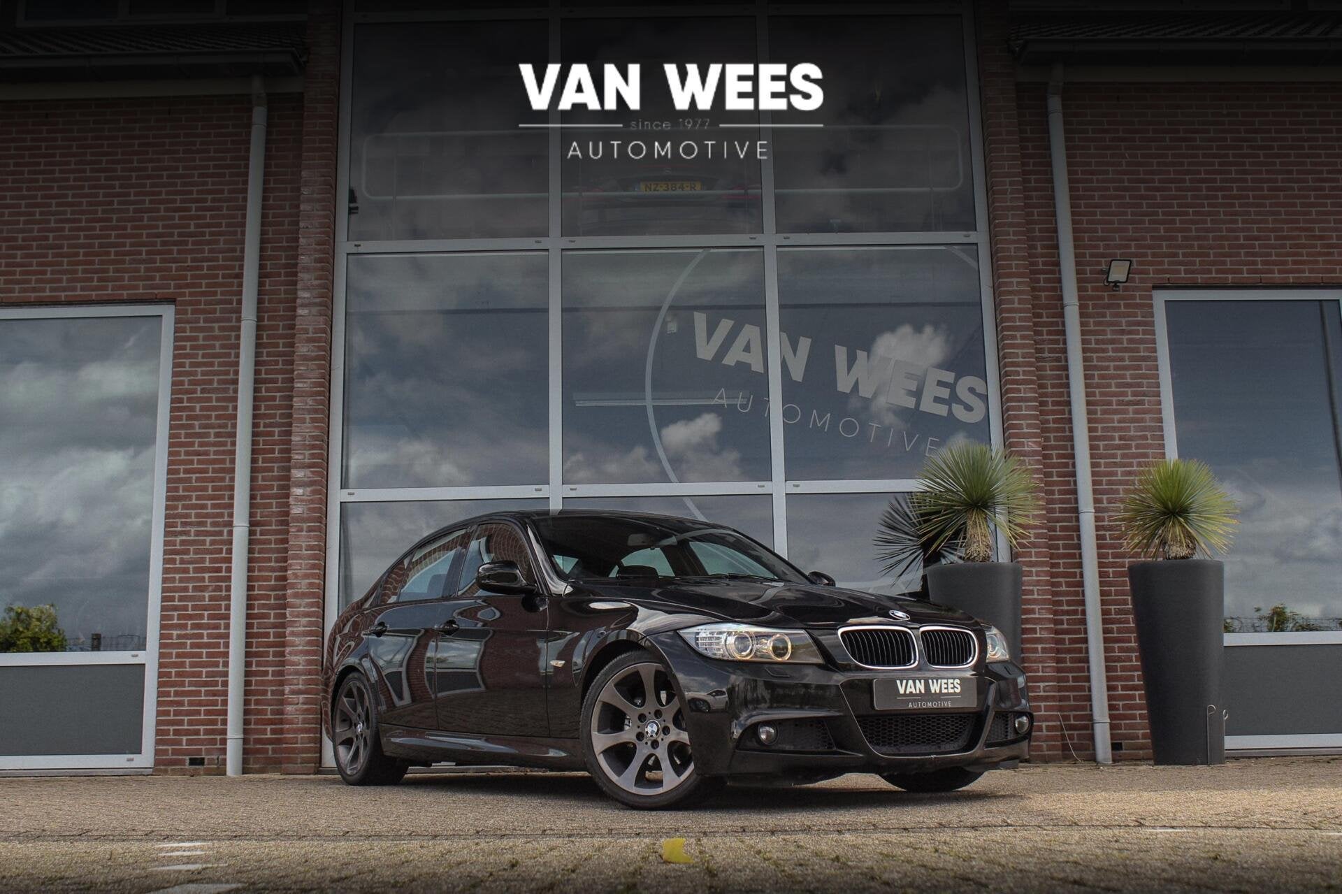 BMW 3-serie 318i Business Line M-sport | M-pakket | NL auto, Euro 5, Achterwielaandrijving, Alcantara, Zwart
