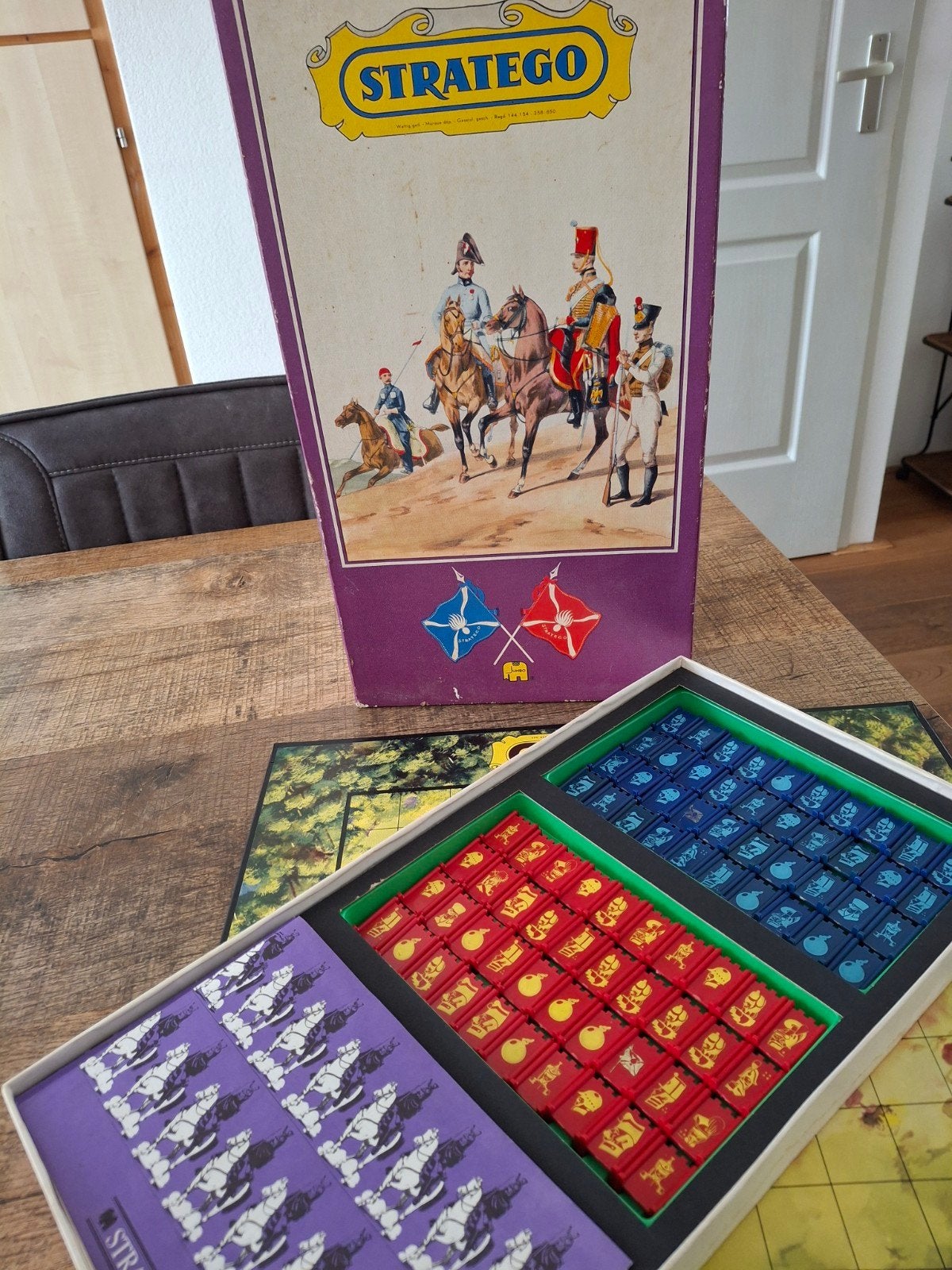 Stratego paarse doos, Ophalen of Verzenden